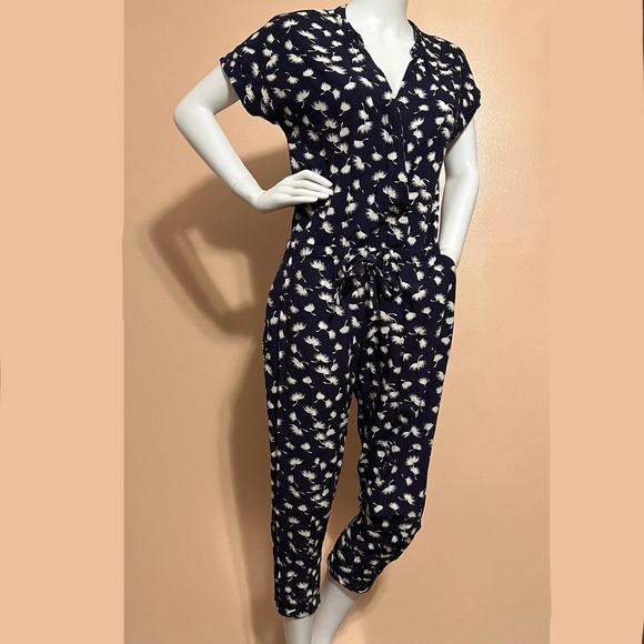 Old Navy Pants - Old Navy with POCKETS Floral Jumpsuit Snap Button V neck, Tie-Belt